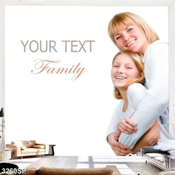 Tranh mẹ ôm bé gái