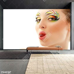 Tranh cô gái với đôi mắt make up nghệ thuật treo spa