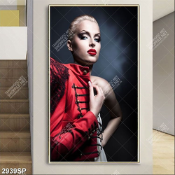 Tranh treo spa cô nàng với đôi môi đỏ gợi cảm