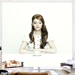 Tranh cô gái ngồi trầm tư bên tách cà phê treo spa