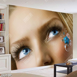 Tranh cô gái có đôi mắt xanh cuốn hút treo spa