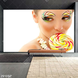 Tranh người đẹp ngậm kẹo mút cầu vòng in uv