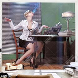 Tranh cô gái nằm làm việc trên giường