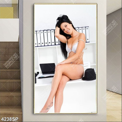 Tranh người mẫu tóc vàng chất lượng cao