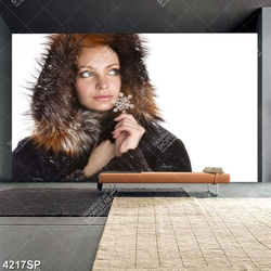 Tranh người mẫu tóc vàng xinh đẹp