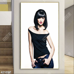 Tranh cô gái đi mua sắm