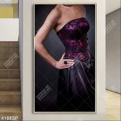 Tranh cô gái trẻ ngồi trong bếp