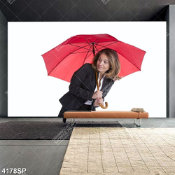 Tranh cô gái cầm chiếc ô