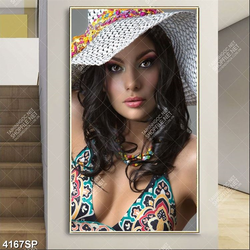 Tranh cô gái quấn băng keo trắng đỏ