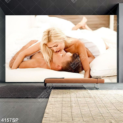 Tranh cô gái thích mua sắm