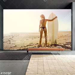 Tranh cô gái đeo găng tay boxing