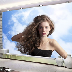 Tranh người mẫu tóc vàng xinh đẹp