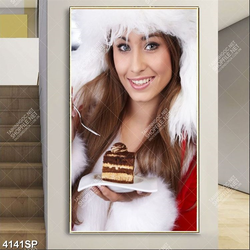 Tranh cô gái đeo mắt kính đen