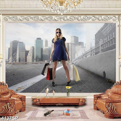 Tranh cô gái thích mua sắm