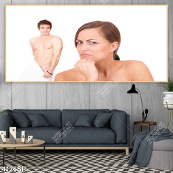 Tranh cô gái ngồi trên ghế nghe nhạc