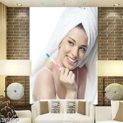 Tranh cô gái cười rạng rỡ