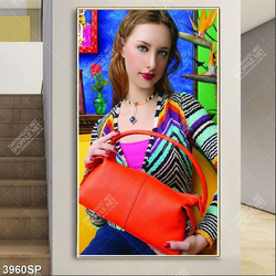 Tranh cô gái cầm chiếc túi màu đỏ