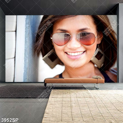 Tranh cô gái trẻ sành điệu