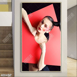 Tranh người mẫu tạo dáng nghệ thuật