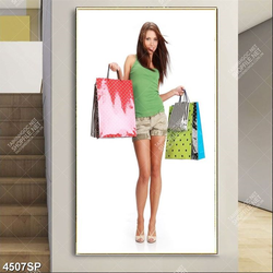 Tranh cô gái xách nhiều túi đồ
