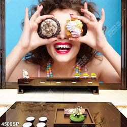 Tranh cô gái và chiếc bánh