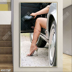 Tranh cô gái mang guốc cao gót