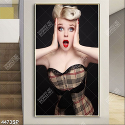 Tranh cô gái với gương mặt biểu cảm nhạc nhiên