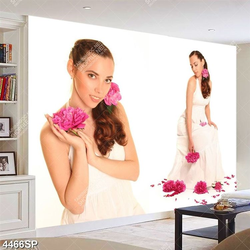 Tranh canvas cô gái trẻ cầm hoa