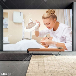 Tranh cô gái nằm chăm sóc da