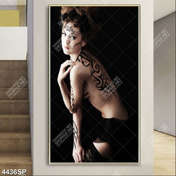 Tranh cô gái vẽ body nghệ thuật