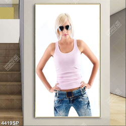 Tranh gái cá tính tóc vàng