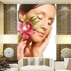 Tranh người đẹp nhắm mắt bên bông hoa lan