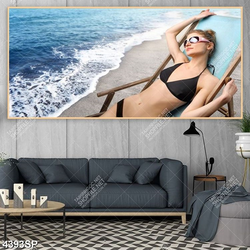 Tranh người đẹp mặc bikini nằm bên bãi biển