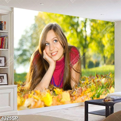 Tranh cô gái nằm trên lá cỏ mùa thu