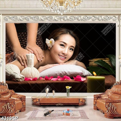 Tranh cô gái xinh đẹp nằm massage thư giãn