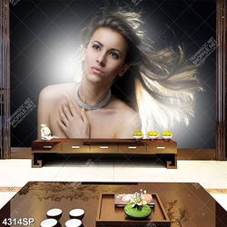 Tranh người đẹp với mái tóc tung bay