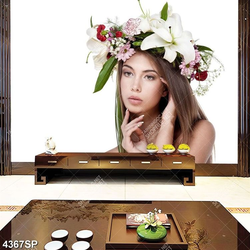 Tranh người đẹp đội vòng hoa