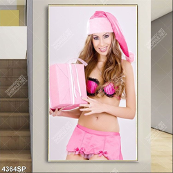 Tranh người đẹp mặc bikini hồng