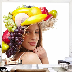 Tranh cô gái đội chiếc mũ trái cây