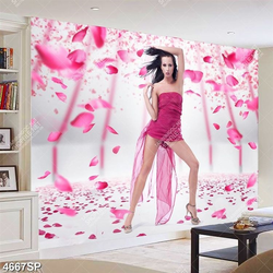 Tranh người mẫu mặc váy hồng nghệ thuật