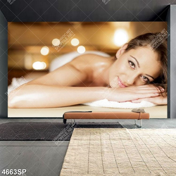Tranh cô gái nằm thư giãn trong spa
