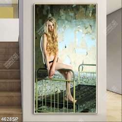 Tranh người mẫu trẻ gợi cảm