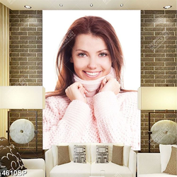 Tranh cô gái mặc áo len hồng