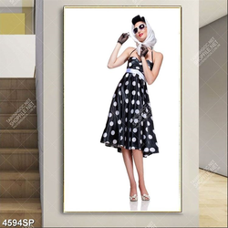 Tranh cô gái mặc chiếc váy chấm bi