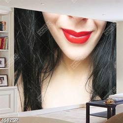 Tranh cô gái tô son đỏ nổi bật