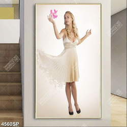 Tranh cô gái trẻ xinh đẹp cầm hoa tím