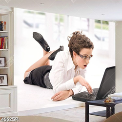 Tranh nữ nhân viên văn phòng