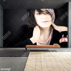 Tranh cô gái tóc ngắn cá tính