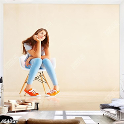 Tranh cô gái trẻ ngồi trên chiếc ghế