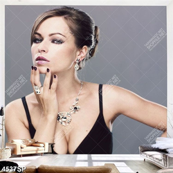 Tranh người mẫu trẻ đẹp